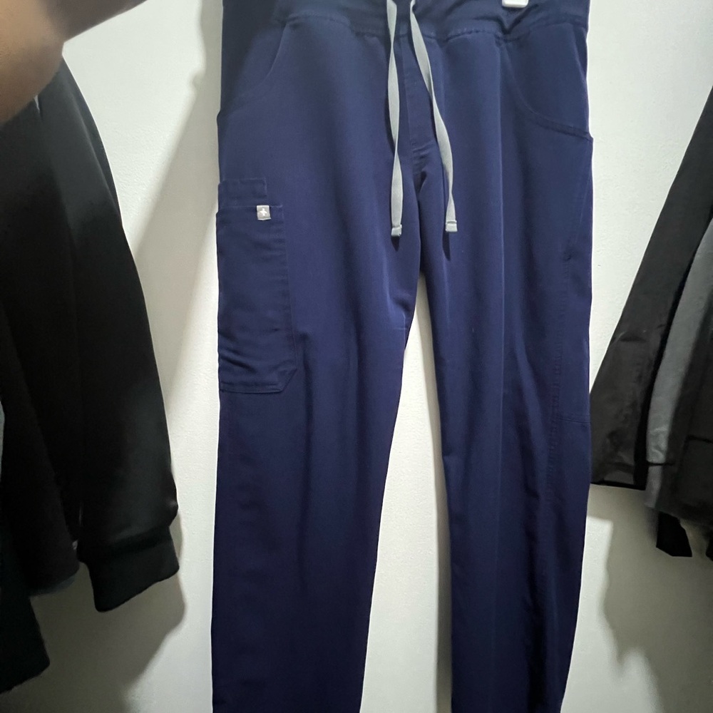 Figs Women’s Navy Kade - Petite Cargo Scrub Pants